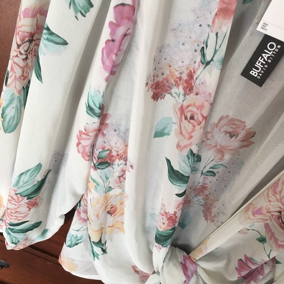 Gorgeous Top NWT - Picture 5 of 8